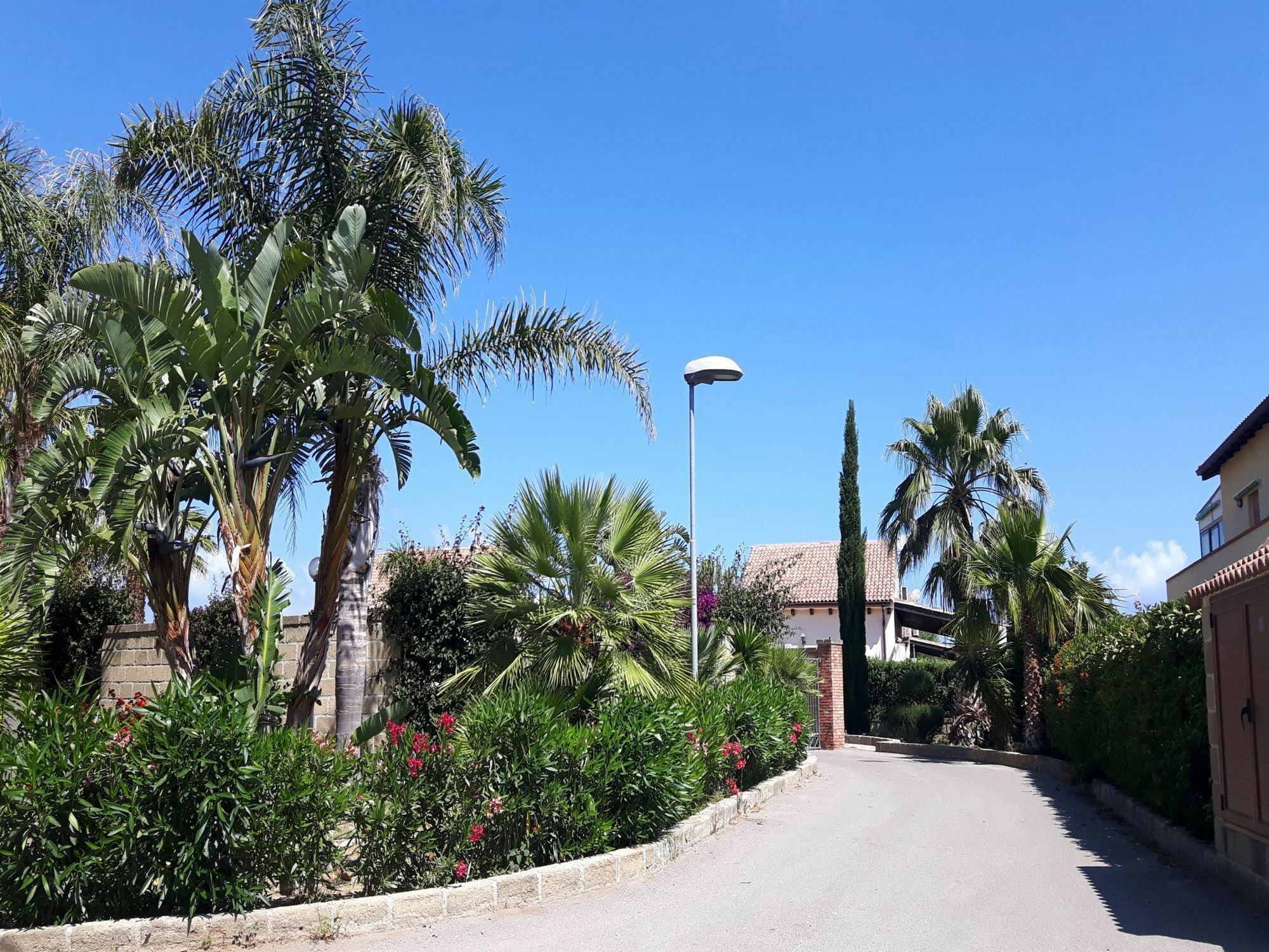 Villa Amare Campofelice Di Roccella Luaran gambar