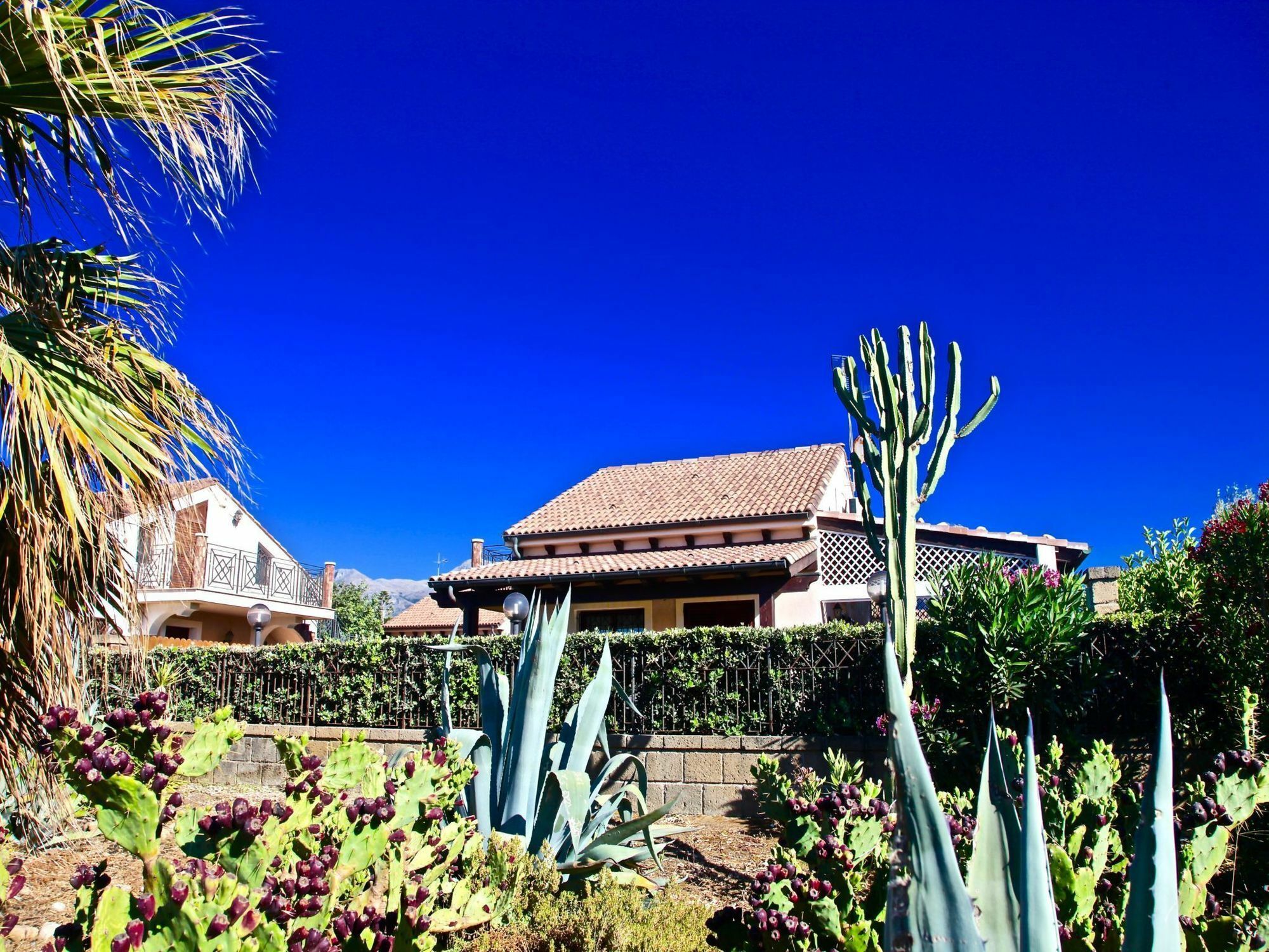 Villa Amare Campofelice Di Roccella Luaran gambar