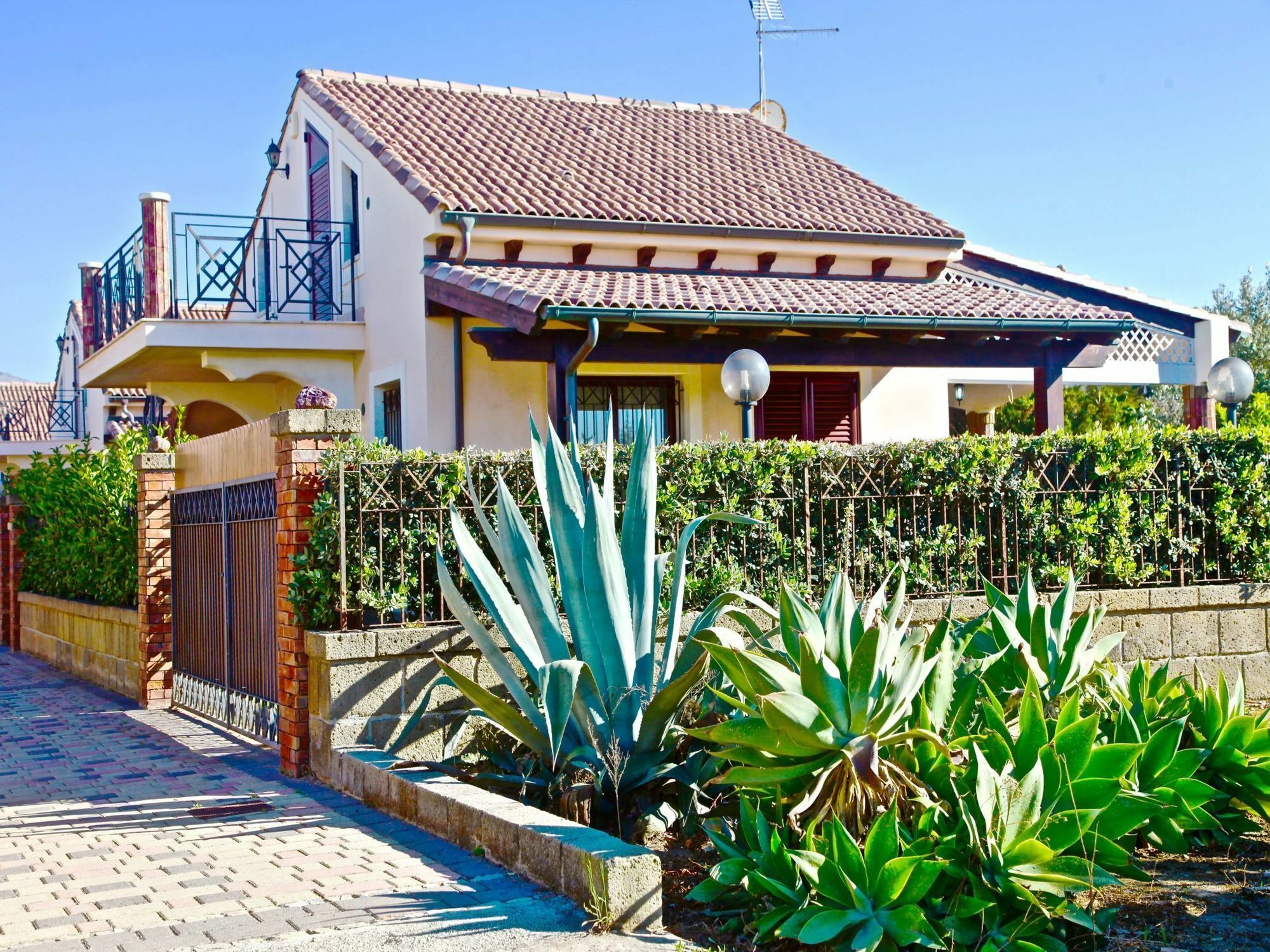 Villa Amare Campofelice Di Roccella Luaran gambar